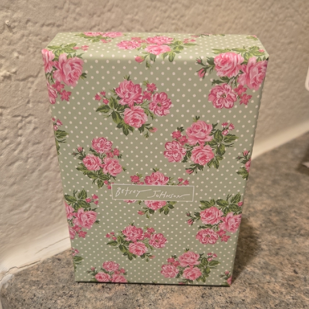 Betsey Johnson Pink Floral Earrings New - Picture 2 of 3